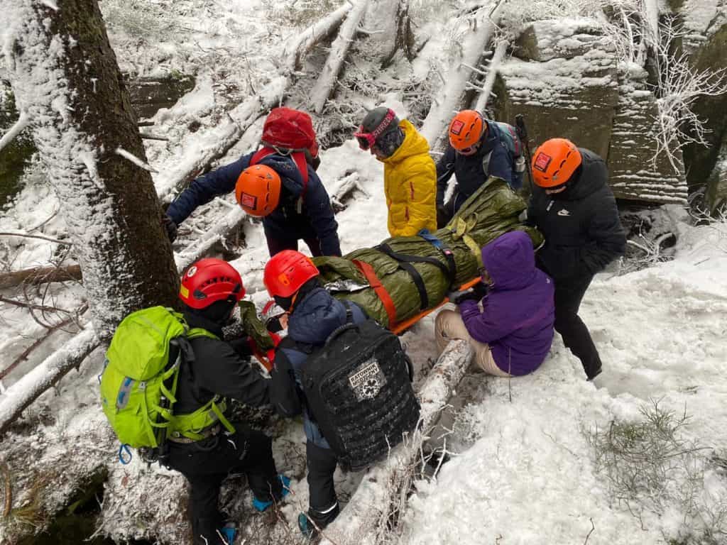 Pierwsza pomoc, ratownictwo górskie i medycyna wysokogórska. Szkolenie VERTISPORT w ramach programu SUMMIT READY.